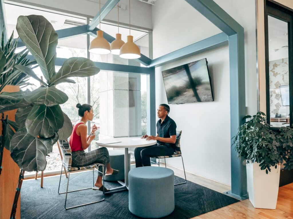 Two employees in a meeting
