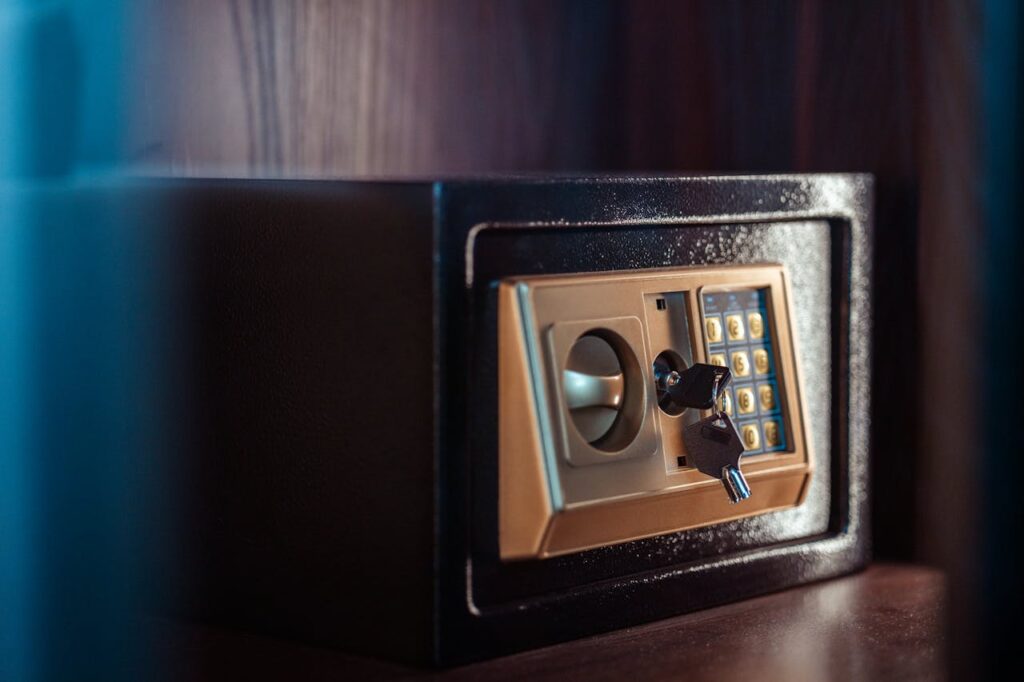 safe-how-to-deal-with-employee-theft